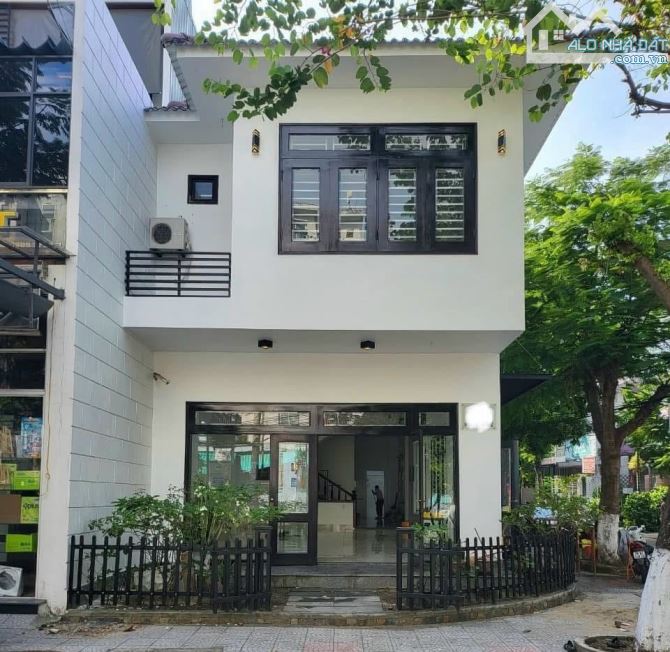 Nhà Lô Góc 2 mặt tiền, 86m2, khu phân lô đường 8m ngay Đình Phong Phú. Giá chỉ 5.8 tỷ