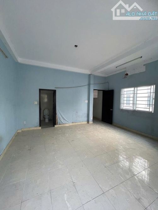 Bán nhà Mặt tiền Hồng Hà - Bạch Đằng, ngay Sân Bay TSN, 5,2x21m, 2 Tầng, 25,9 tỷ.