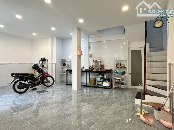 10m ra mặt tiền - Trường Sa - Sát bên Quận 1 - Phú Nhuận - Nhà 2 tầng - 40m2 - Chỉ 6.5T TL