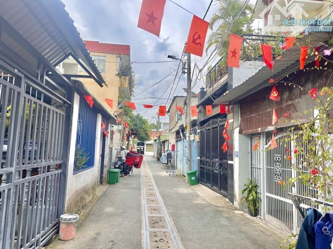 Ô tô vào tận cửa, 95m2, Hoàng Hữu Nam quận 9, giá chỉ 5,1 tỷ dọn vào là ở ngay.