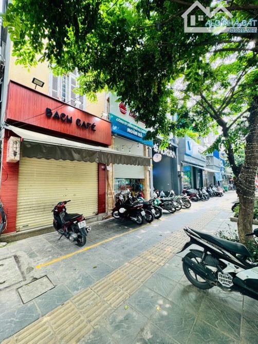BÁN MẶT PHỐ LÒ ĐÚC, LÔ GÓC,  55m2/ MẶT TIỀN 4,2m - 26 TỶ - VỈA HÈ ĐÁ BÓNG.