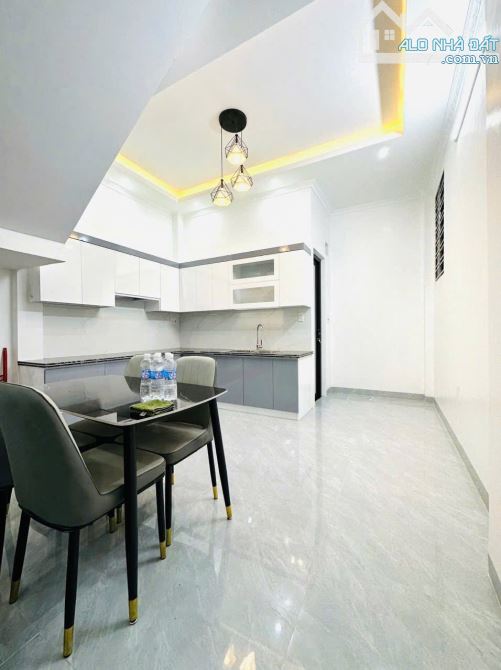 Nhà Lê Đức Thọ, Phú Mỹ 3 tầng lô góc ~35m2 gần ô tô thoáng ngõ nông thông dân xây chỉ 6,x