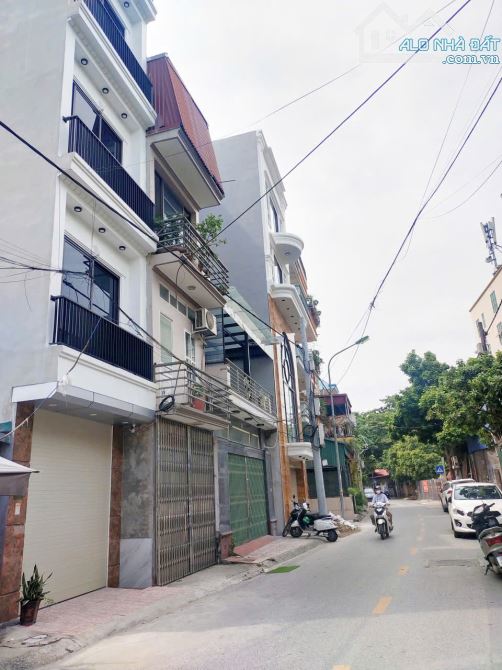 BÁN NHÀ SÀI ĐỒNG, LONG BIÊN, KINH DOANH , GARA Ô TÔ, TM, Ô TÔ TRÁNH, NGÕ NHƯ PHỐ, CÓ 8.xTỶ