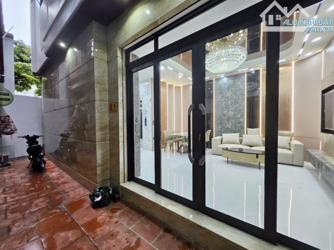 Nhà đẹp ở ngay phố Hoàng Như Tiếp - 15m ra mặt phố ô tô tránh - Giá hợp lý