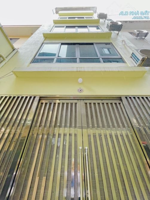 Bán nhà phố Chùa Bộc thoáng trước sau, Dt 50m2, 5t, mt 4m, vài bước ra phố.