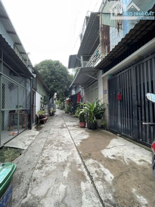 Gấp Bán nhà ngay chợ Bình Thành hẻm 5m xe hơi ngủ nhà 58m2-2 Tầng 4 tỷ 2