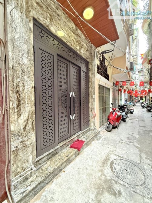 Bán nhà phố Bạch Mai ngõ nông thoáng sáng, Dt 32m2, 5t, mt 3.5m, về ở ngay.