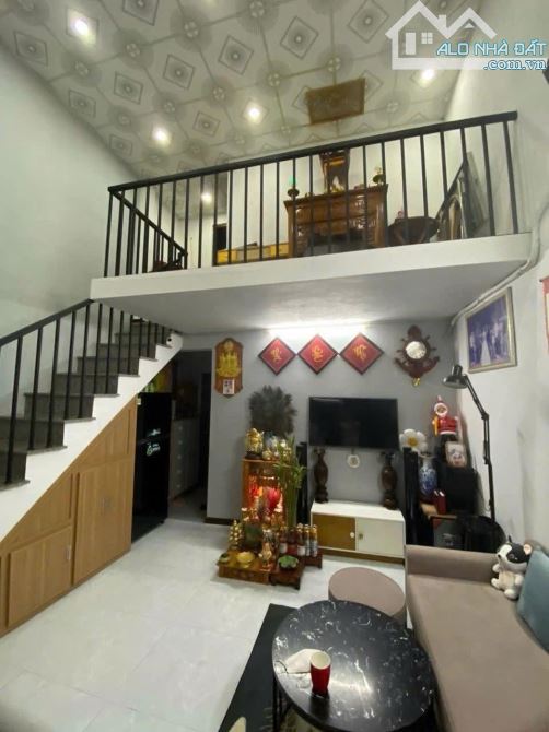 🏠🏠🏠Nhà cấp gác lửng thiết kế nhỏ gọn và xinh đẹp sát biển Nguyễn Tất Thành.