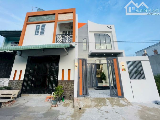 Nhà Lầu 5x20 sổ hồng riêng, 3 phòng ngủ, sát bên Cầu Lớn Hóc Môn