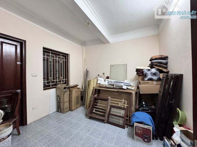 Bán nhà phân lô, ở ngay tại Lê Trọng Tấn 48m2, 14.7 tỷ, 2 thoáng trước sau.