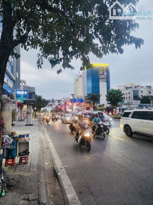 NHÀ M.TIỀN ĐƯỜNG CỘNG HÒA BÁN 11,5 TỶ