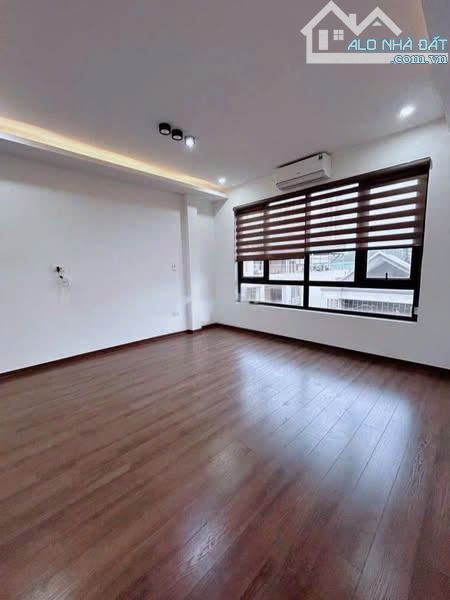 Cho thuê nhà mặt phố Nguyễn Khang, Cầu Giấy. DT 65m x 6 tầng, giá 43tr