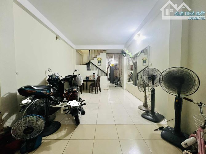 Giảm 1 tỷ Cần bán gấp nhà phố Phạm Văn Đồng 52m2, 4T, dân trí cao, gần ô tô tránh, bãi gửi