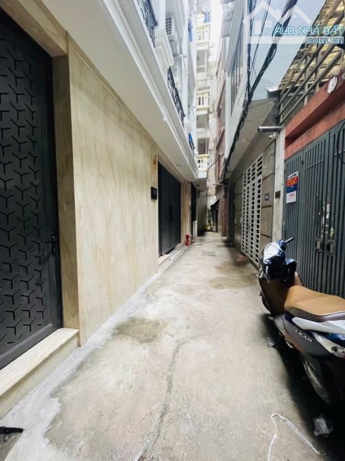 DÂN XÂY QUAN NHÂN – LÔ GÓC – ÔTÔ - KD – 80M² – 5 TẦNG – 33.5 TỶ (ECG305042)