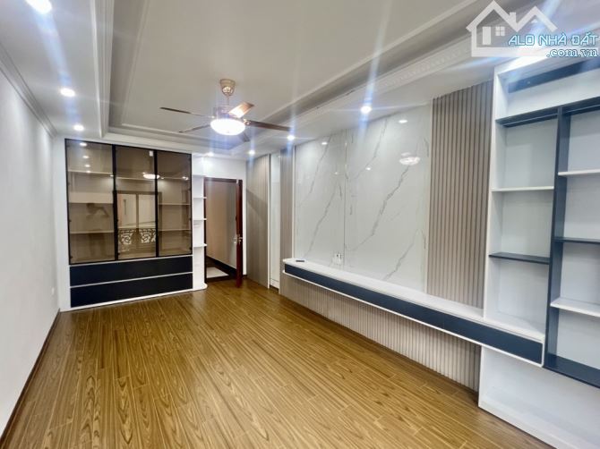 SIÊU PHẨM NHÀ 6 TẦNG  GARA Ô TÔ  THANG MÁY  Ở CỰC SƯỚNG