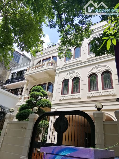 CHO THUÊ BIỆT THỰ MẶT PHỐ QUẬN CẦU GIẤY - TRƯƠNG CÔNG GIAI 250M2