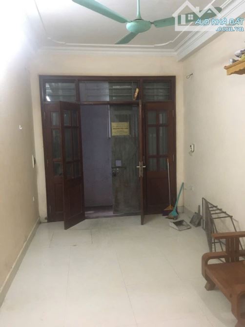 Cho thuê nhà nguyên căn tại ngõ 1 Bùi Xương Trạch, Khương Đình, Thanh Xuân. DT 35m x 3