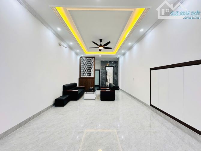 BÁN NHÀ TRẦN QUỐC HOÀN, CẦU GIẤY - 41M² x 7T THANG MÁY - PHÂN LÔ Ô TÔ TRÁNH - KINH DOANH