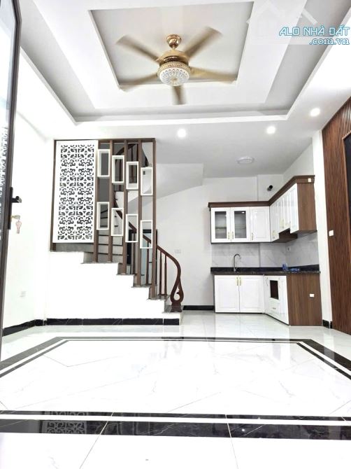 BÁN NHÀ ĐƯỜNG BÁT KHỐI 35M2, 5 TẦNG MỚI ĐẸP, Ô TÔ ĐỖ CỔNG, 6.1 TỶ.
