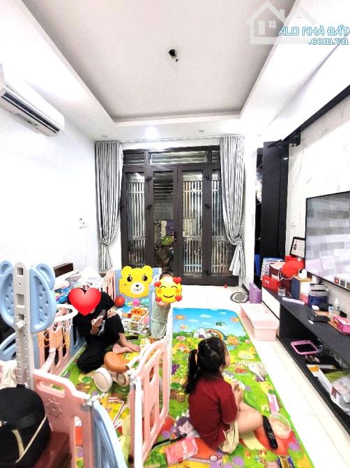 BÁN NHÀ BÁT KHỐI 38M2, 4 TẦNG DÂN XÂY, NGÕ NÔNG, Ô TÔ ĐỖ CỬA, 8 TỶ.