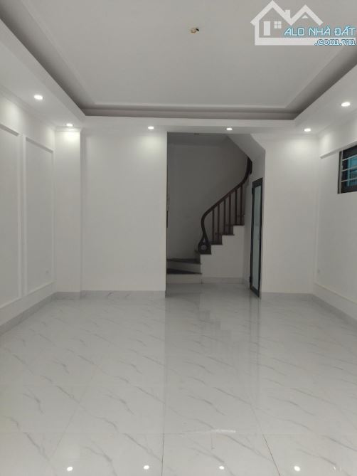 NHÀ MỚI 6 TẦNG – THANG MÁY – Ô TÔ VÀO NHÀ – KIM GIANG