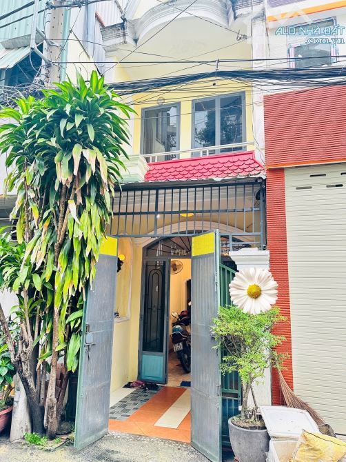 BÁN NHÀ NHỈNH 4 TỶ- HẺM XE HƠI- GẦN EMART GÒ VẤP
