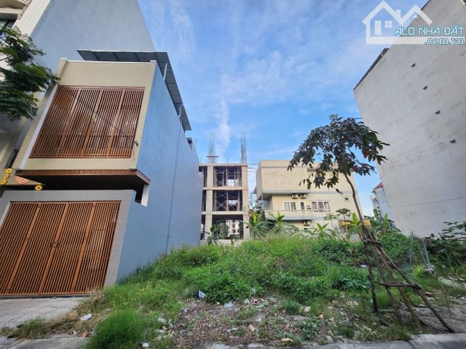 💥BÁN LÔ ĐẤT KHUÊ MỸ ĐÔNG - 115m2 Xây Ks Căn Hộ Đỉnh - Giá : 13 tỷ xx - Lh em Huy lvcc .