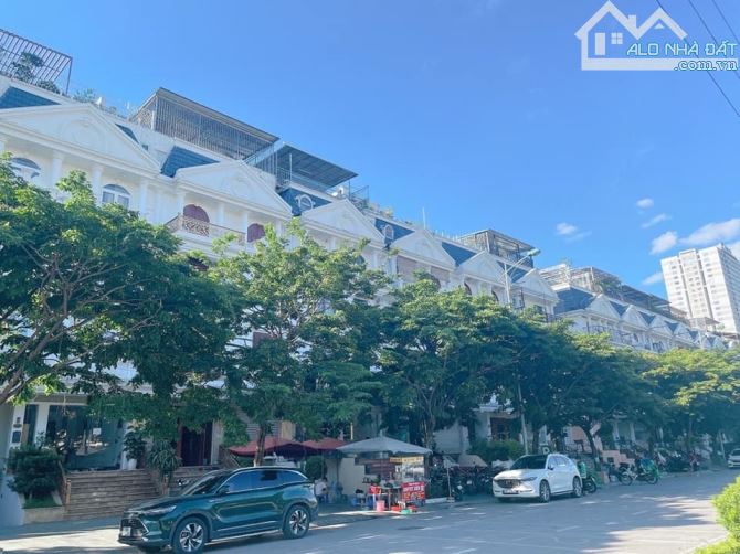 HẠ 5 TỶ CÒN 53 TỶ! TÒA NHÀ 8T - KĐT THÀNH PHỐ GIAO LƯU, VỊ TRÍ TT ĐẮC ĐỊA, 134M2, MT8M.