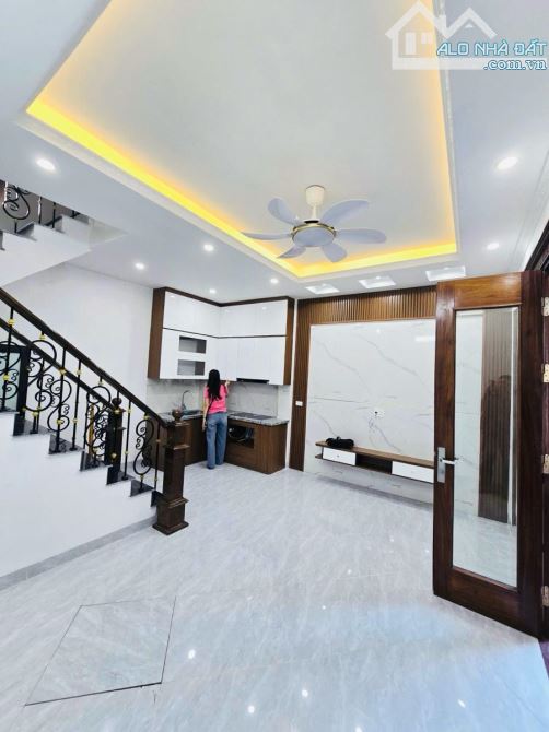 VỊ TRÍ ĐỈNH CAO - 1 NHÀ RA PHỐ - 2 THOÁNG TRƯỚC SAU - TRƯỚC NHÀ RỘNG THOÁNG - GẦN Đ - 10