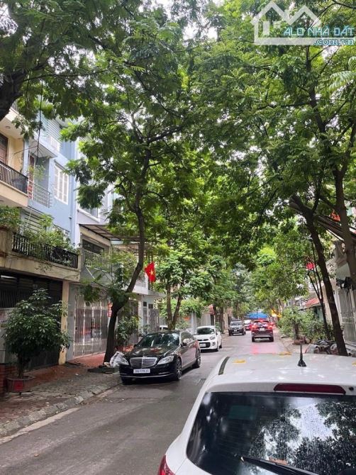 KHU ĐÔ THỊ VĂN QUÁN - Ô TÔ ĐỖ CỬA - GIÁP TRƯỜNG VICTORIA - ĐANG CHO THUÊ 30TR/THÁNG - 10