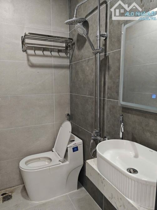 TÒA CHDV MẶT TIỀN - NGAY TRƯỜNG NGUYỄN TRÃI - 8 TẦNG - NGANG KHỦNG 8M - 310M2 - 10