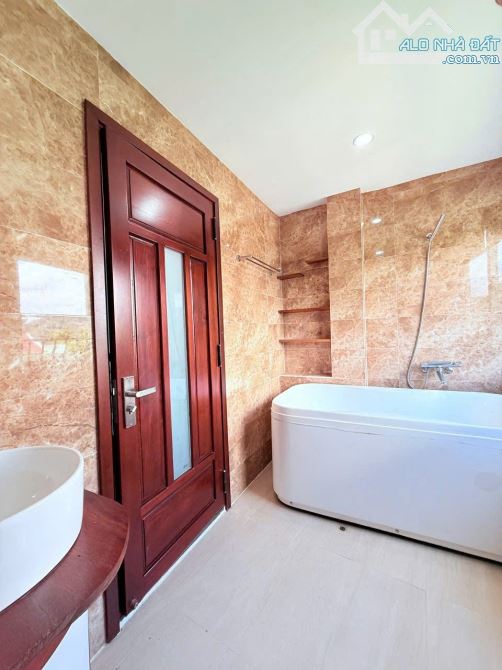 CỰC HIẾM ! NHÀ KHÁ ĐẸP, MẶT TIỀN đg HUỲNH NGỌC HUỆ, THANH KHÊ: 3 TẦNG 1 lửng 1 tum - 10