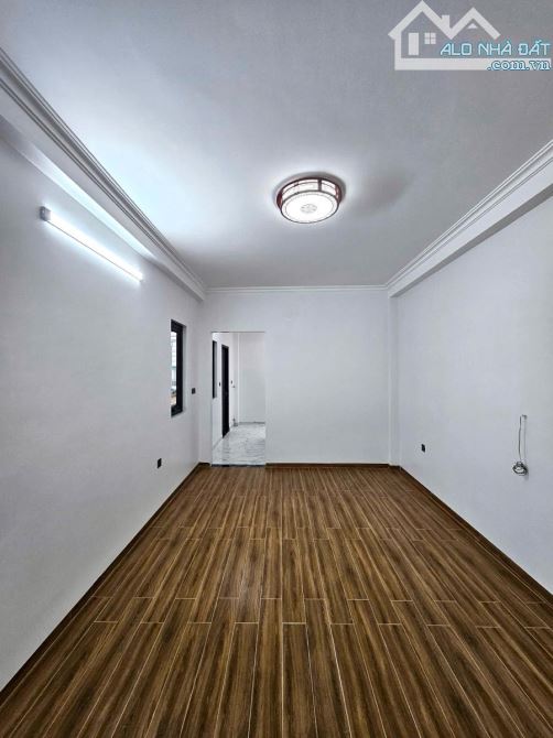 Nhà đẹp ở ngay phố Hoàng Như Tiếp - 15m ra mặt phố ô tô tránh - Giá hợp lý - 10