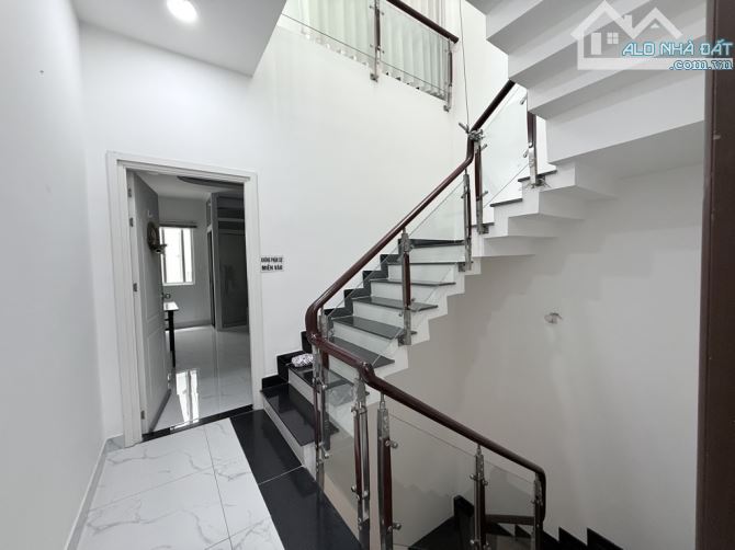 HẺM 1 TRỤC SÁT MẶT TIỀN - ĐANG CHO THUÊ SPA 18TR - NHÀ 80M2 x 4 TẦNG MỚI ĐẸP CHỈ 9.9 TY - 10