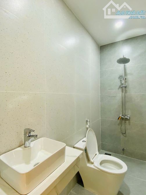 🏠Siêu Phẩm Hẻm Thông 6M💎Vị trí: Phan Huy Ích, P15💎4X15M 4 Lầu 3PN 3WC💵9,9 Tỷ - 11