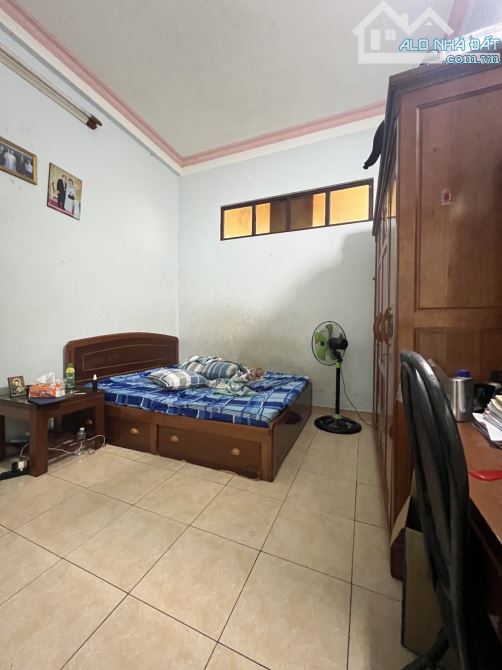 Bán nhà mặt tiền Q10 - 138m2 - 4 tầng - kinh doanh - doanh thu 150tr/tháng - 11