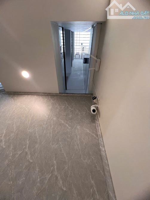 MẶT TIỀN PHÚ NHUẬN - 4 TẦNG ĐẸP 70M² (4×17) - GIÁ RẺ 14.2 TỶ - CHO THUÊ 30TR/THÁNG - 11