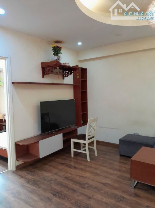 cho thuê chung cư 102 Thái Thịnh, 70m, 2 phòng ngủ, đủ đồ 12 triệu - 1