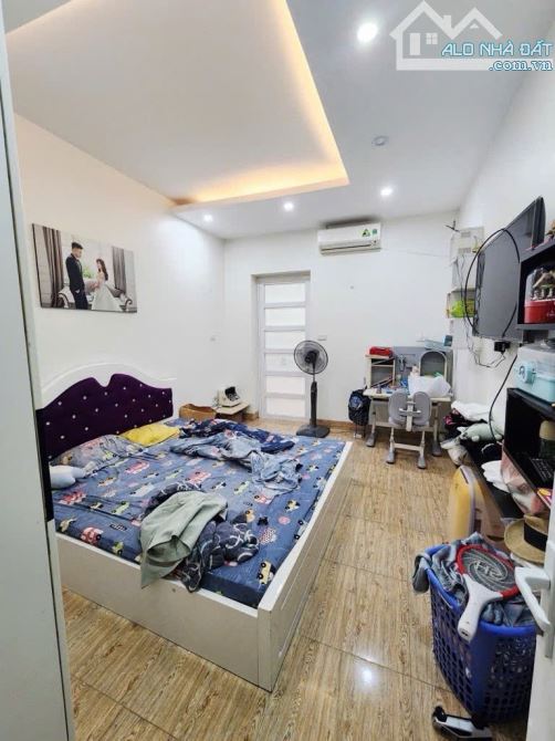 BÁN NHÀ MẶT NGÕ GIẢI PHÓNG, LÔ GÓC GẦN PHỐ, Ô TÔ TRÁNH, FULL NỘI THẤT, SỔ VUÔNG - 1