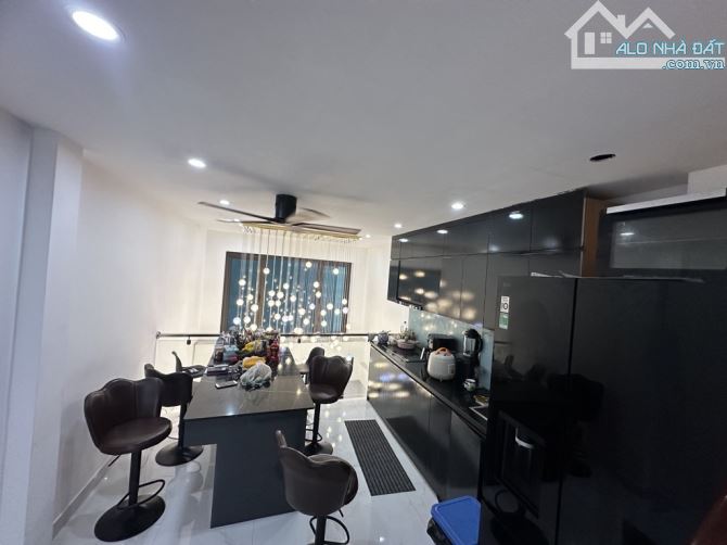 HIẾM, Ô TÔ ĐỖ CỬA - HÀNG XÓM VINHOM RIVERSIDE. NHÀ ĐẸP FULL NỘI THẤT- 31m2 - 6.3 TỶ - 1