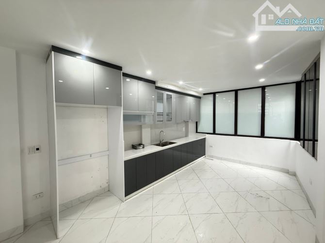 Vũ Ngọc Phan, 33m, Nhà xây mới full nội thất, Thang máy, Ngõ ba gác thông, Tiện ích đầy đủ - 1