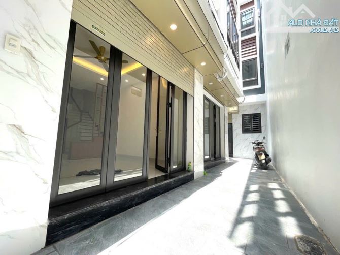 Bán Nhà Lạc Long Quân 72m, 5 tầng, MT 6.5m, Thiết kế hiện đại, đầu đủ nội thất sang xin! - 1