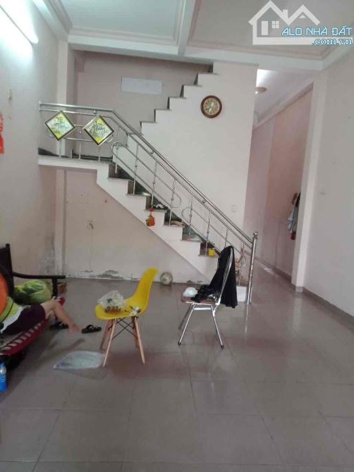 Nhà 2 tầng 2 mê. Diện tích 94m2, ngang 5m, đường 33m - 1