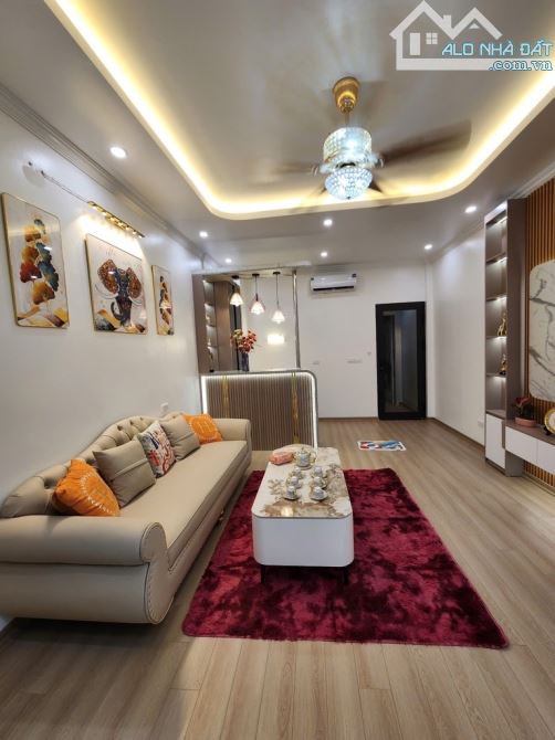 PHỐ THÁI HÀ,ĐẤT PHÂN LÔ,Ô TÔ ĐỖ CỬA-THANG MÁY-DT40M2-5TẦNG GIÁ CHỈ 16,8 TỶ - 1