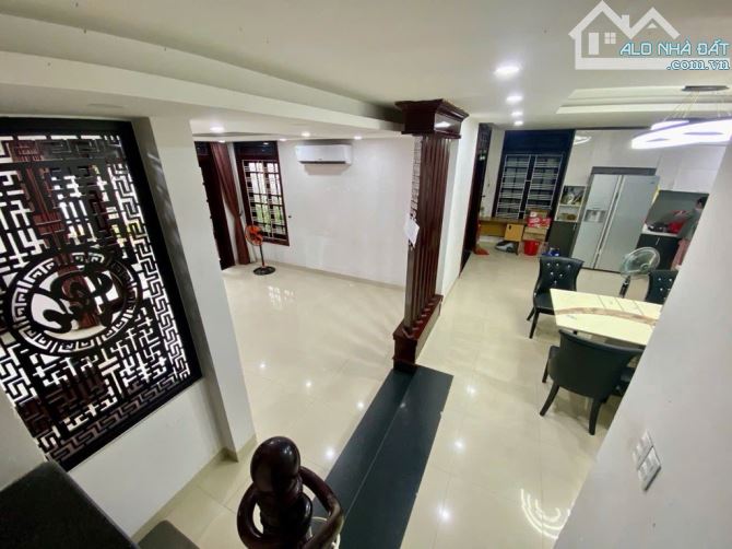 Bán biệt thự đẹp 200m2 đường 7m5 Phan Văn Trị sát sông gần chợ Cẩm Lệ giá quá tốt - 1
