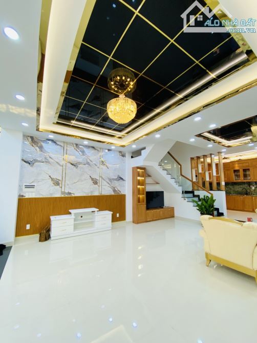 Bán nhà đẹp gần chùa Pháp Võ ngang gần 6m nội thất sang xịn mịn. - 1