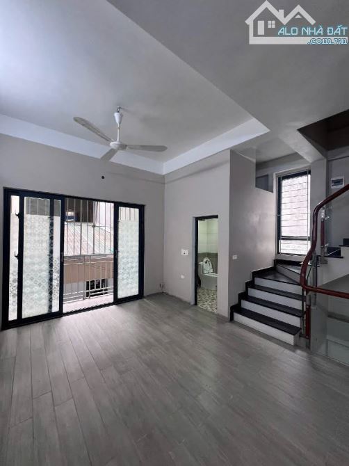 BÁN NHÀ TRÍCH SÀI DÂN XÂY GẦN PHỐ NGÕ THÔNG KINH DOANH GẦN OTO DỪNG ĐỖ 60M 4 TẦNG MT6 NHỈN - 1