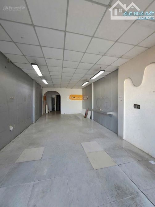 Nhà cấp 4 mặt tiền Lê Thạch . DT:80m , ngang 4m5 . Sổ đẹp vuông vức - 1