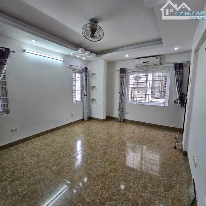 Hoàng Hoa Thám - Đội Cân- lô góc 5 tầng, DT50m, - 1