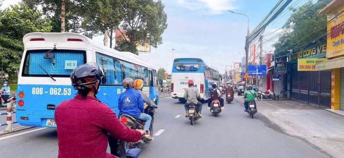 D300 👉BÁN  ĐẤT  SỔ RIÊNG THỔ CƯ HẺM XE HƠI GẦN CHỢ TRẠI BÒ  📌Vị trí gần nhà thờ long bìn - 1
